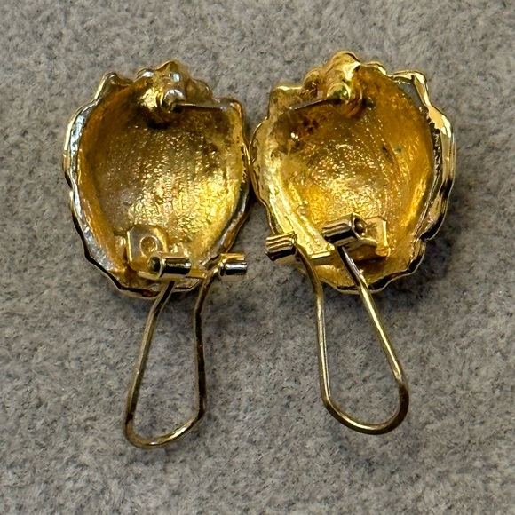 Vintage Gold Tone Roaring Lion Leverback Post Earrings - Picture 4 of 4
